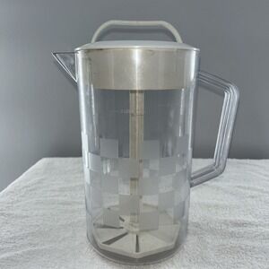 The Pampered Chef Quick Stir 2 qt Pitcher Checkerboard